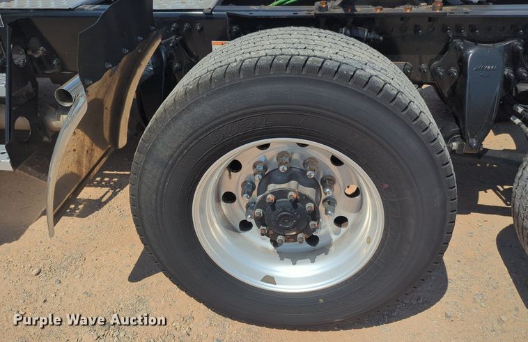 image for item NW9625 2021 Freightliner  Cascadia 126 semi truck