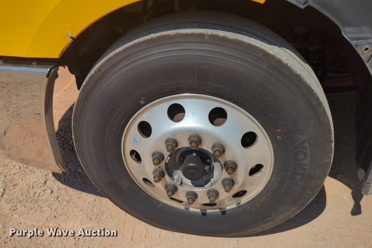 image for item NW9625 2021 Freightliner  Cascadia 126 semi truck