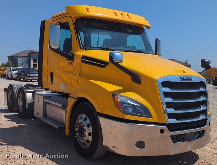 image for item NW9626 2020 Freightliner  Cascadia 126 semi truck