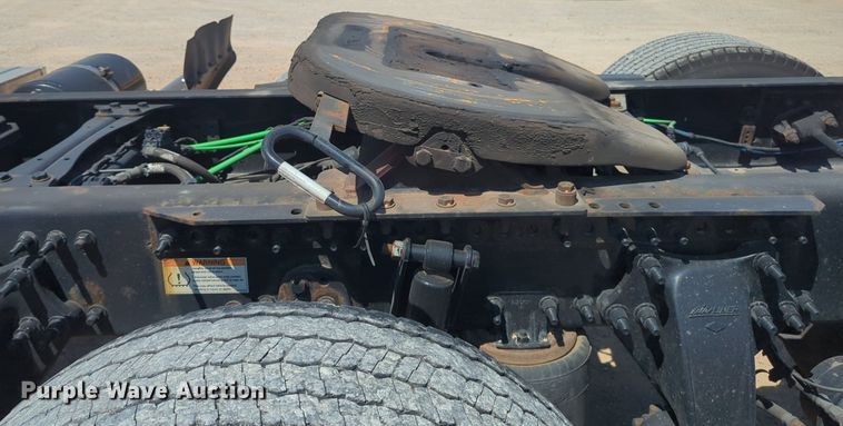 image for item NW9626 2020 Freightliner  Cascadia 126 semi truck