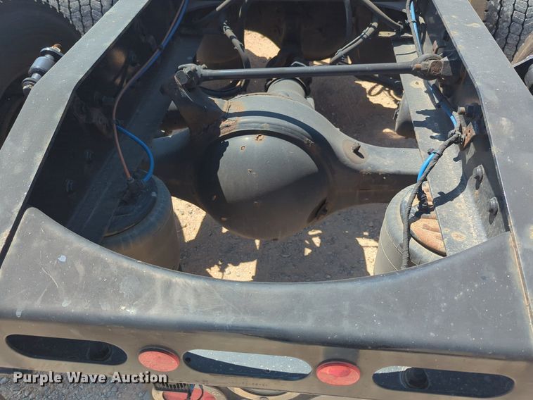 image for item NW9626 2020 Freightliner  Cascadia 126 semi truck