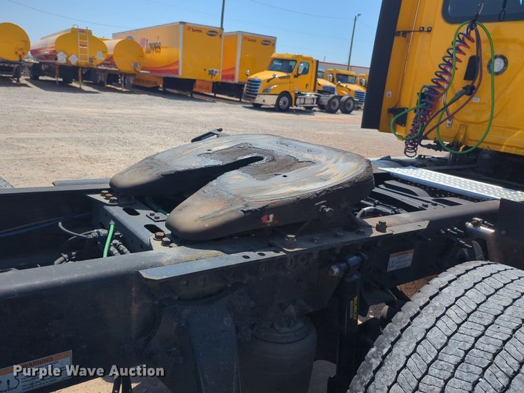 image for item NW9626 2020 Freightliner  Cascadia 126 semi truck