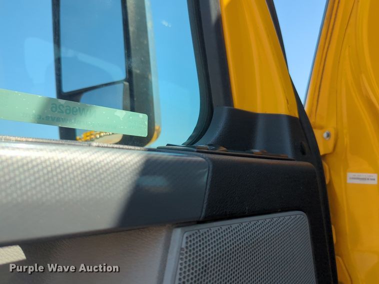 image for item NW9626 2020 Freightliner  Cascadia 126 semi truck