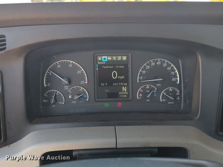 image for item NW9626 2020 Freightliner  Cascadia 126 semi truck