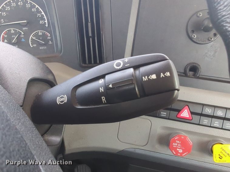 image for item NW9626 2020 Freightliner  Cascadia 126 semi truck