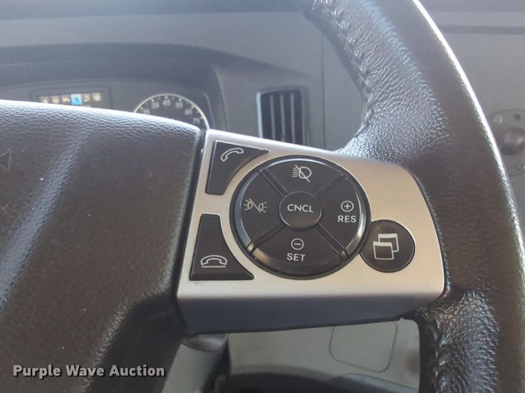 image for item NW9626 2020 Freightliner  Cascadia 126 semi truck