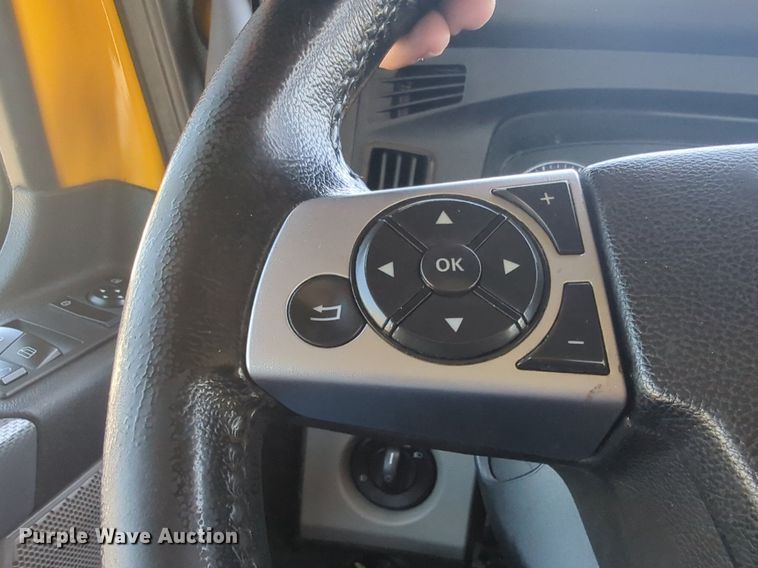 image for item NW9626 2020 Freightliner  Cascadia 126 semi truck