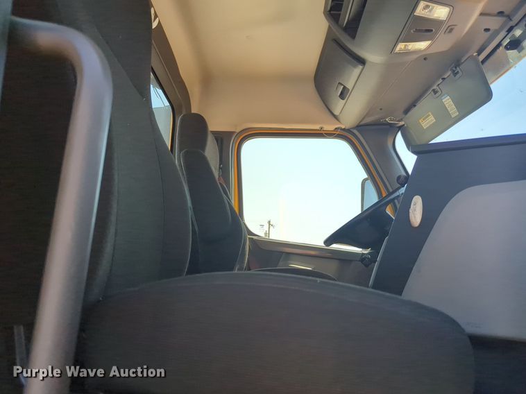 image for item NW9626 2020 Freightliner  Cascadia 126 semi truck