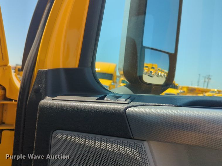 image for item NW9626 2020 Freightliner  Cascadia 126 semi truck