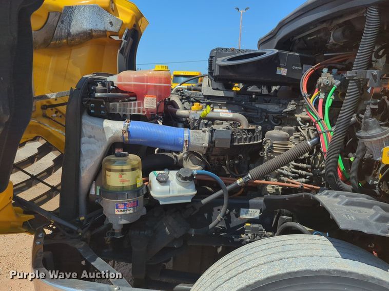 image for item NW9626 2020 Freightliner  Cascadia 126 semi truck