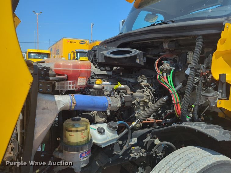 image for item NW9626 2020 Freightliner  Cascadia 126 semi truck