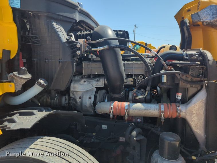 image for item NW9626 2020 Freightliner  Cascadia 126 semi truck