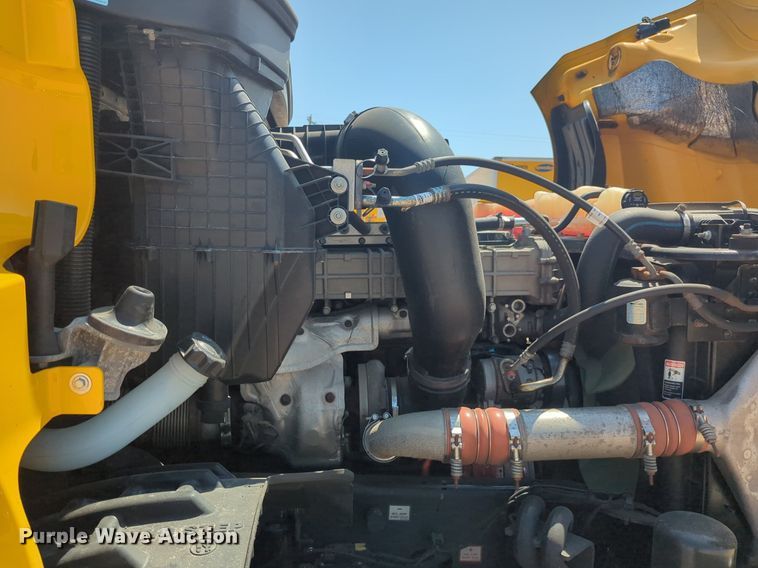 image for item NW9626 2020 Freightliner  Cascadia 126 semi truck