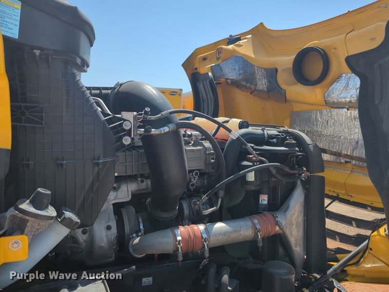 image for item NW9626 2020 Freightliner  Cascadia 126 semi truck