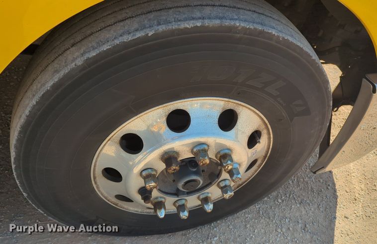 image for item NW9626 2020 Freightliner  Cascadia 126 semi truck