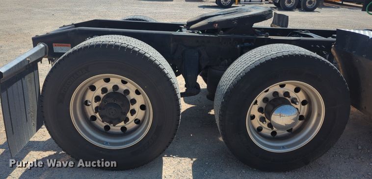 image for item NW9626 2020 Freightliner  Cascadia 126 semi truck