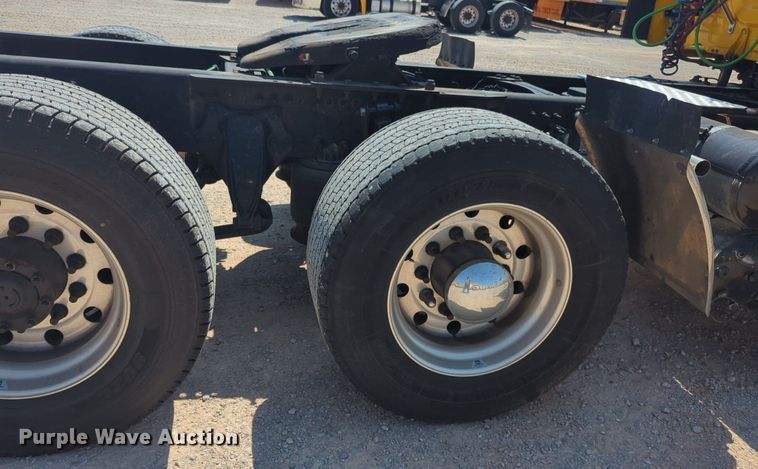 image for item NW9626 2020 Freightliner  Cascadia 126 semi truck