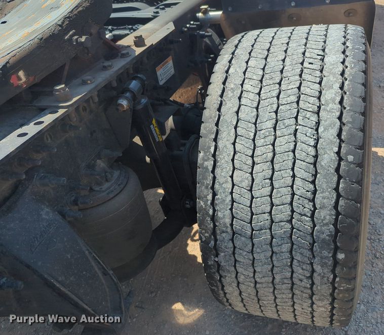 image for item NW9626 2020 Freightliner  Cascadia 126 semi truck