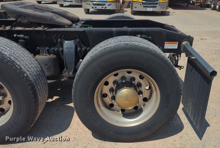 image for item NW9626 2020 Freightliner  Cascadia 126 semi truck