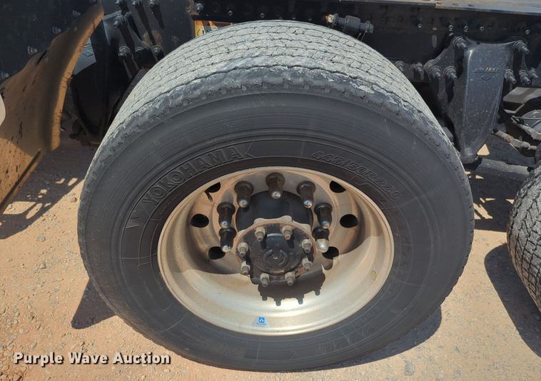 image for item NW9626 2020 Freightliner  Cascadia 126 semi truck