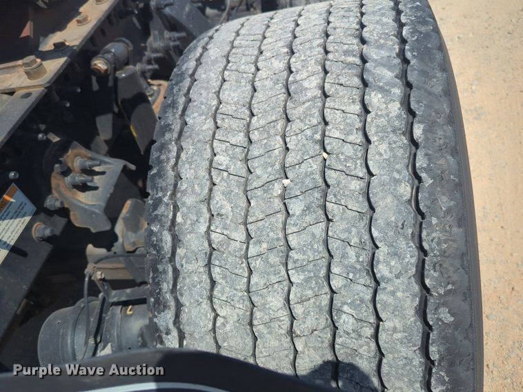 image for item NW9626 2020 Freightliner  Cascadia 126 semi truck