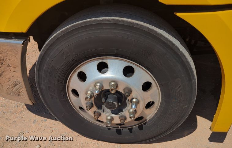 image for item NW9626 2020 Freightliner  Cascadia 126 semi truck