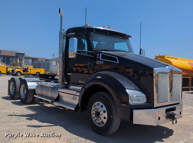 image for item NW9627 2020 Kenworth  T880 semi truck