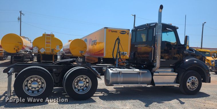 image for item NW9627 2020 Kenworth  T880 semi truck