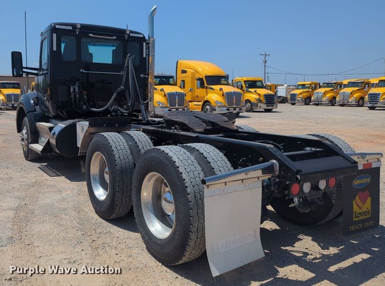 image for item NW9627 2020 Kenworth  T880 semi truck