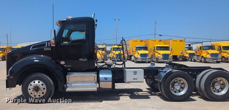 image for item NW9627 2020 Kenworth  T880 semi truck