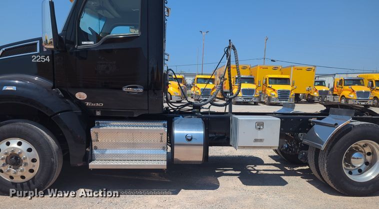 image for item NW9627 2020 Kenworth  T880 semi truck