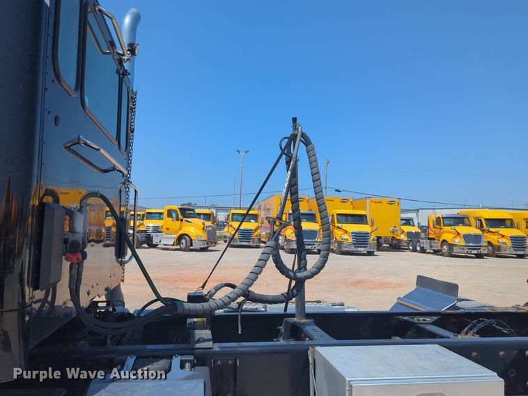 image for item NW9627 2020 Kenworth  T880 semi truck