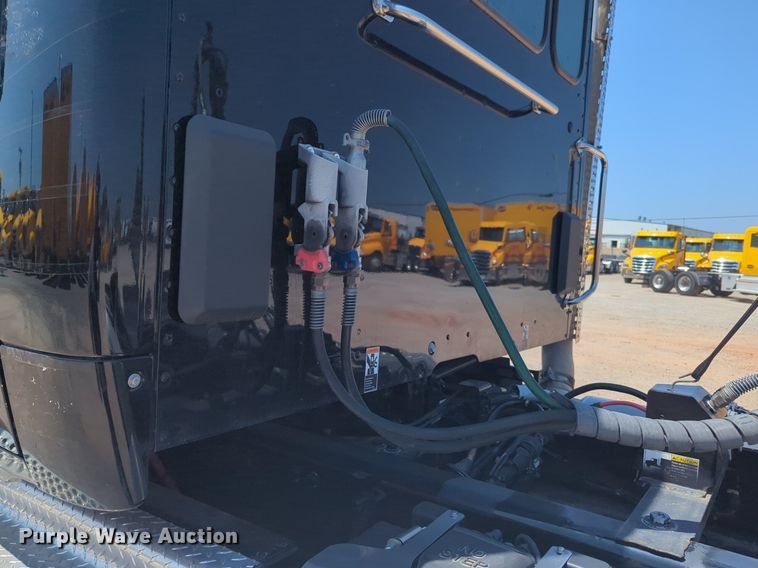 image for item NW9627 2020 Kenworth  T880 semi truck