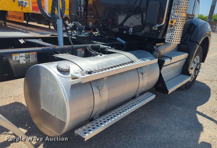 image for item NW9627 2020 Kenworth  T880 semi truck