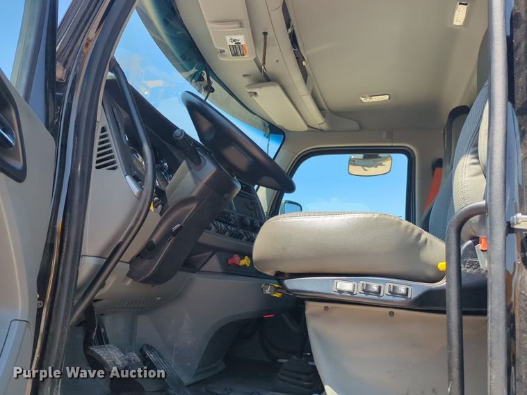 image for item NW9627 2020 Kenworth  T880 semi truck