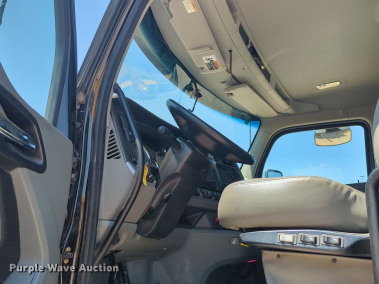 image for item NW9627 2020 Kenworth  T880 semi truck