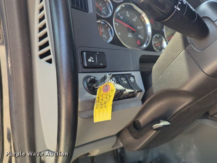 image for item NW9627 2020 Kenworth  T880 semi truck