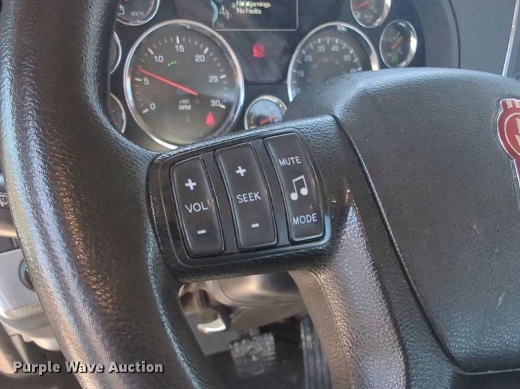 image for item NW9627 2020 Kenworth  T880 semi truck