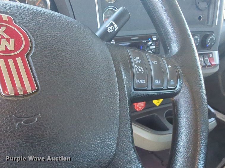 image for item NW9627 2020 Kenworth  T880 semi truck