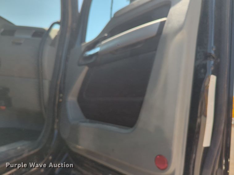 image for item NW9627 2020 Kenworth  T880 semi truck