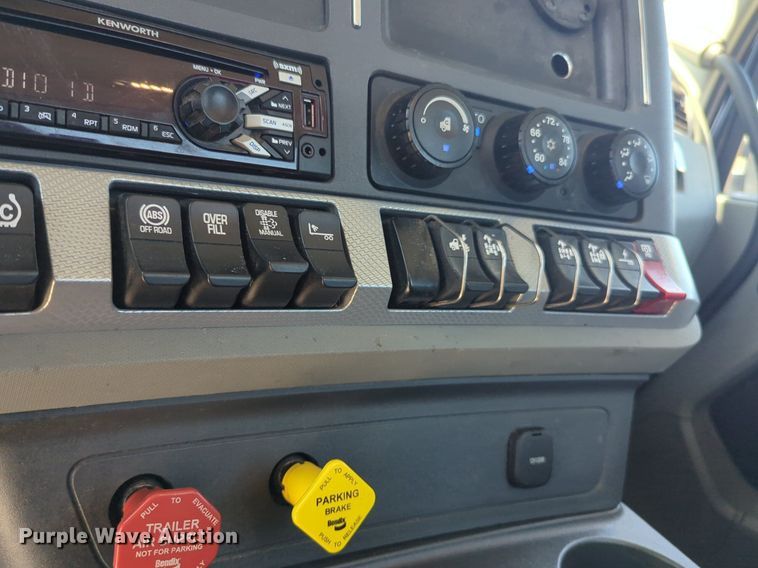 image for item NW9627 2020 Kenworth  T880 semi truck