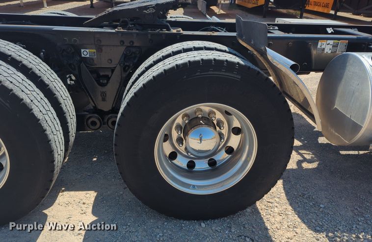 image for item NW9627 2020 Kenworth  T880 semi truck