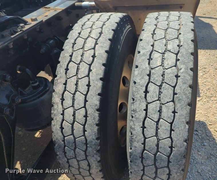 image for item NW9627 2020 Kenworth  T880 semi truck