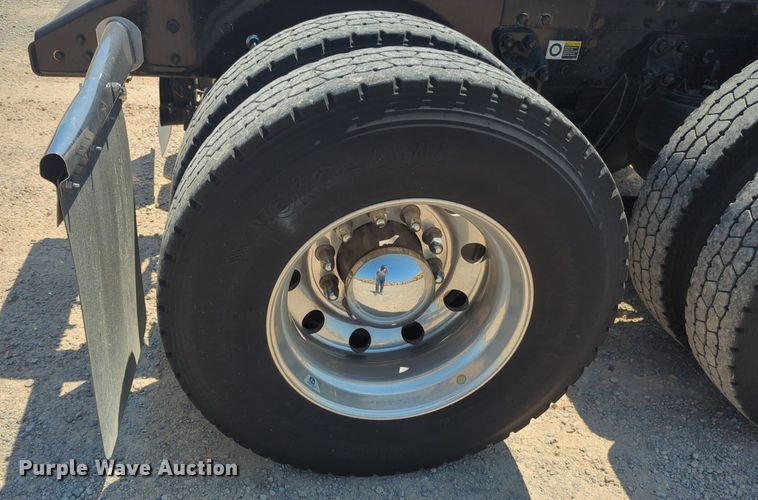 image for item NW9627 2020 Kenworth  T880 semi truck