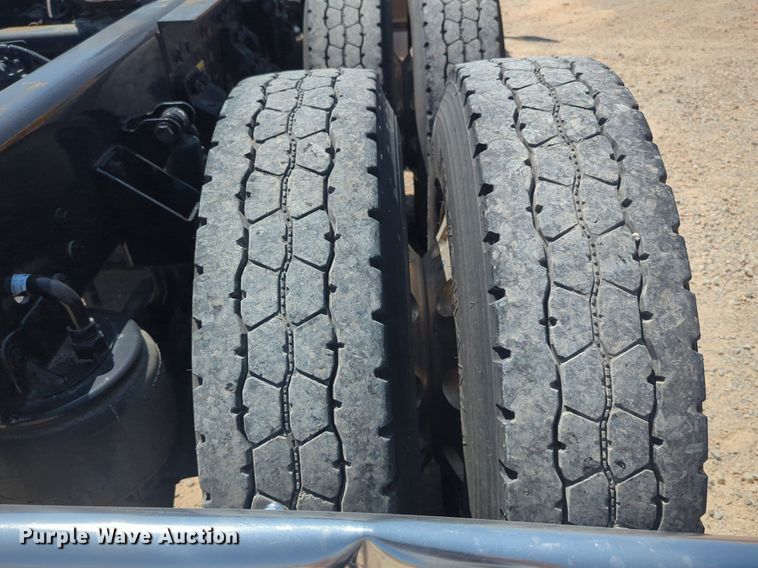 image for item NW9627 2020 Kenworth  T880 semi truck