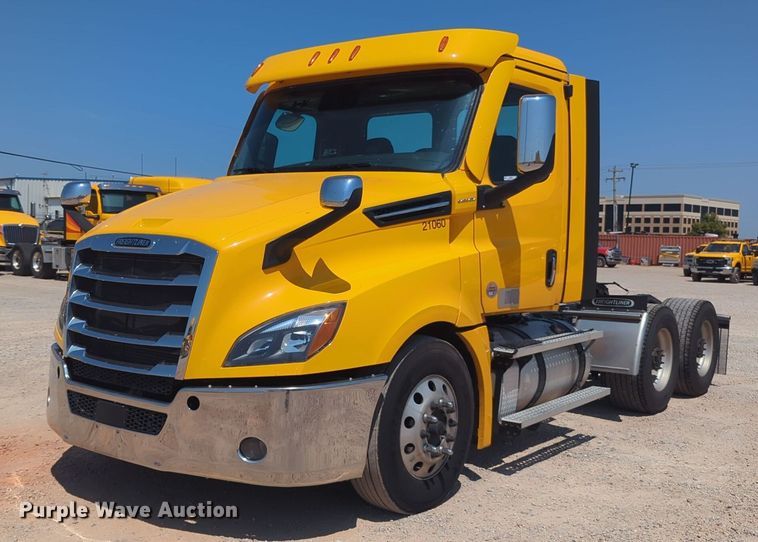 image for item NW9628 2021 Freightliner Cascadia 126 semi truck