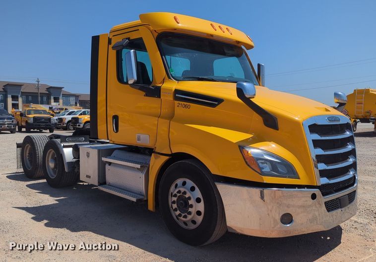 image for item NW9628 2021 Freightliner Cascadia 126 semi truck