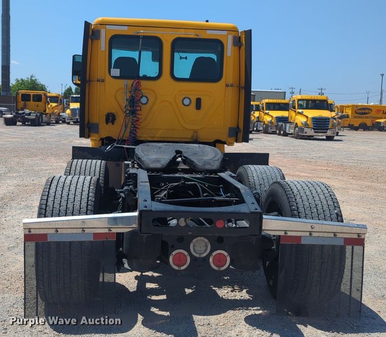 image for item NW9628 2021 Freightliner Cascadia 126 semi truck