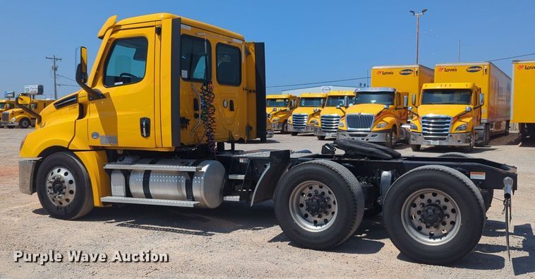 image for item NW9628 2021 Freightliner Cascadia 126 semi truck