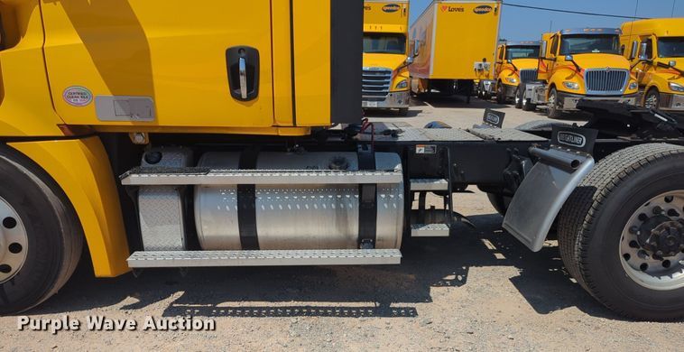 image for item NW9628 2021 Freightliner Cascadia 126 semi truck